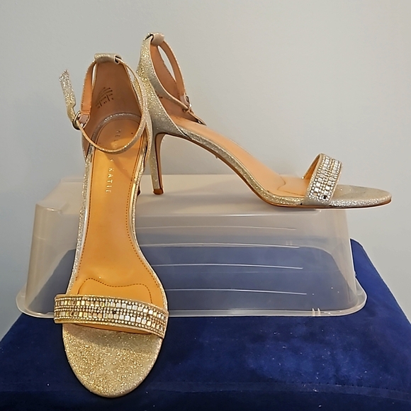 Silver Heels - Picture 2 of 7